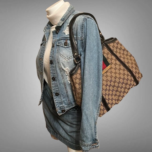 A144 - 💯 % authentic Gucci shoulder bag - Picture 2 of 16